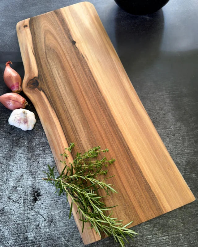 Nussbaum Antipasti Board 62x25-27 – langes Servier- & Buffetbrett aus Vollholz