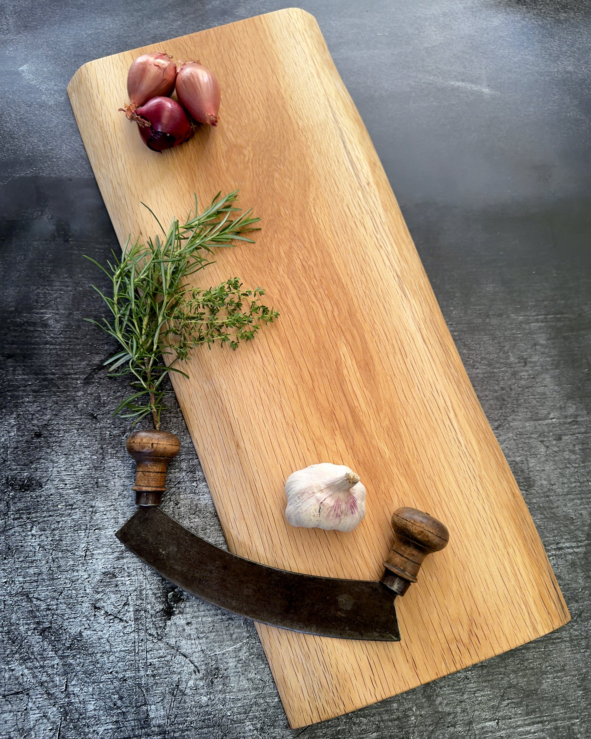 Langes Eiche Tischbrett aus massivem Vollholz für Antipasti und Food Präsentation