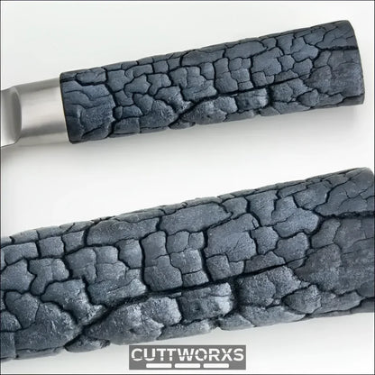 Santokumesser mit dunklem FlameWOOD Griff – ergonomisch geformt, kunstharzversiegelt, markantes Griffdesign