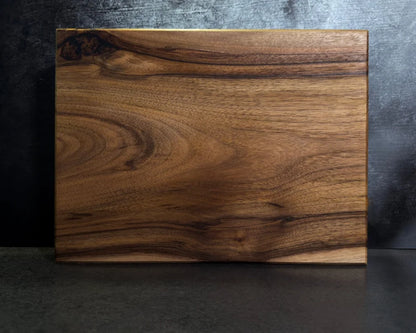 Nussbaum Schneidebrett 40x30x5 cm ohne Saftrille – glatte Rückseite vom CHEFBRETT S Premium