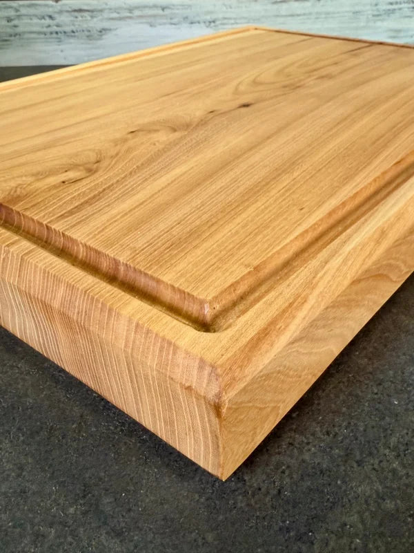 Holz Schneidebrett mit Saftrille von Das CHEFBRETT für BBQ und Grill
