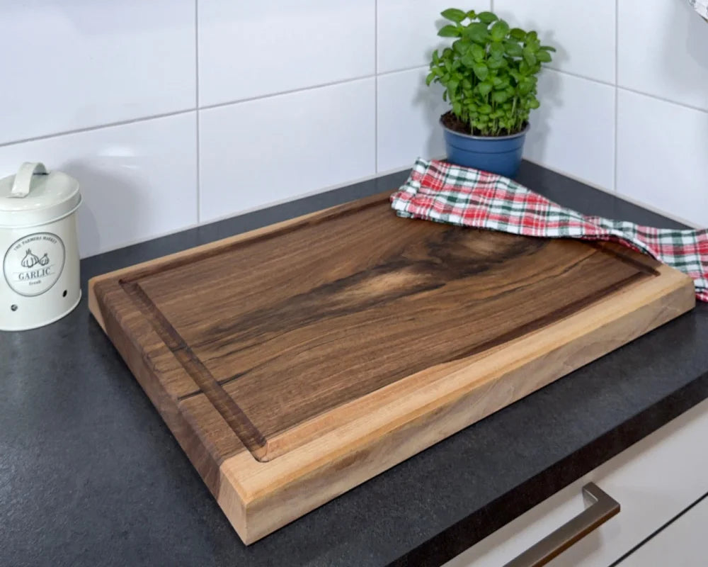 Großes Schneidebrett 60×40 cm – Eiche / Nussbaum
