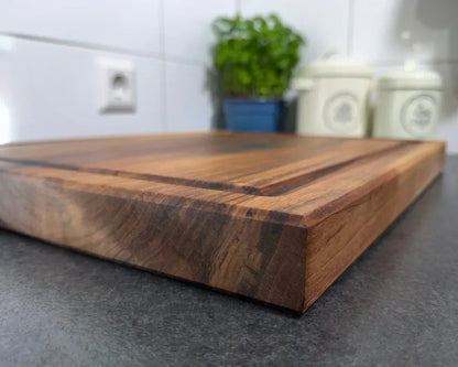 4 cm starke Seitenkante – Nussbaum Schneidebrett 50x40x4 cm CHEFBRETT L