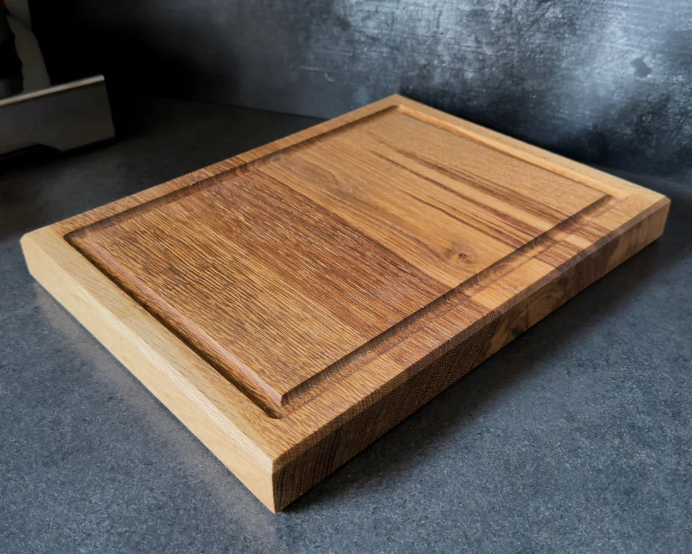 SLIM OAK – kompaktes Eiche-Schneidebrett im schlanken Hochformat | 30 × 40 × 4 cm