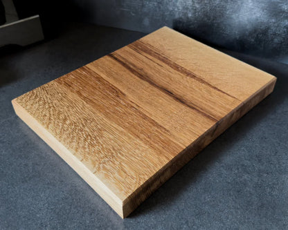 SLIM OAK – kompaktes Eiche-Schneidebrett im schlanken Hochformat | 30 × 40 × 4 cm