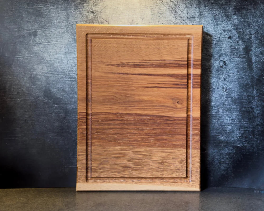 SLIM OAK – kompaktes Eiche-Schneidebrett im schlanken Hochformat | 30 × 40 × 4 cm