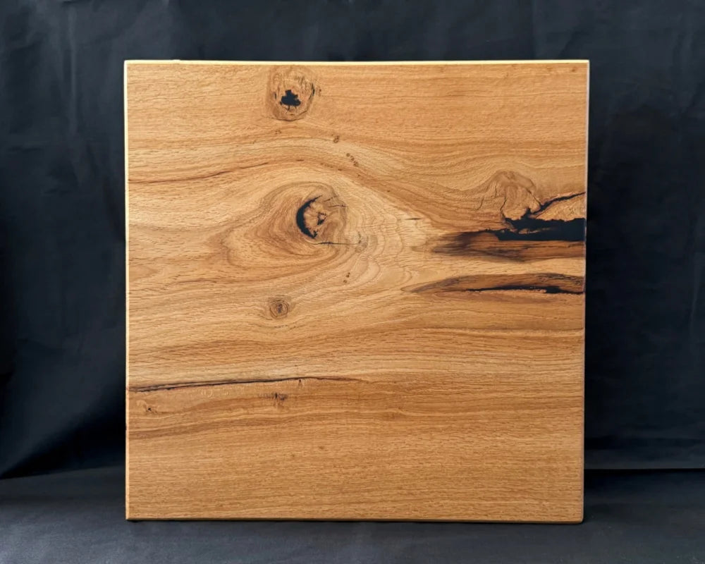 OAK SQUARE – quadratisches Eiche-Schneidebrett für Küche und BBQ | 45 × 45 × 5 cm