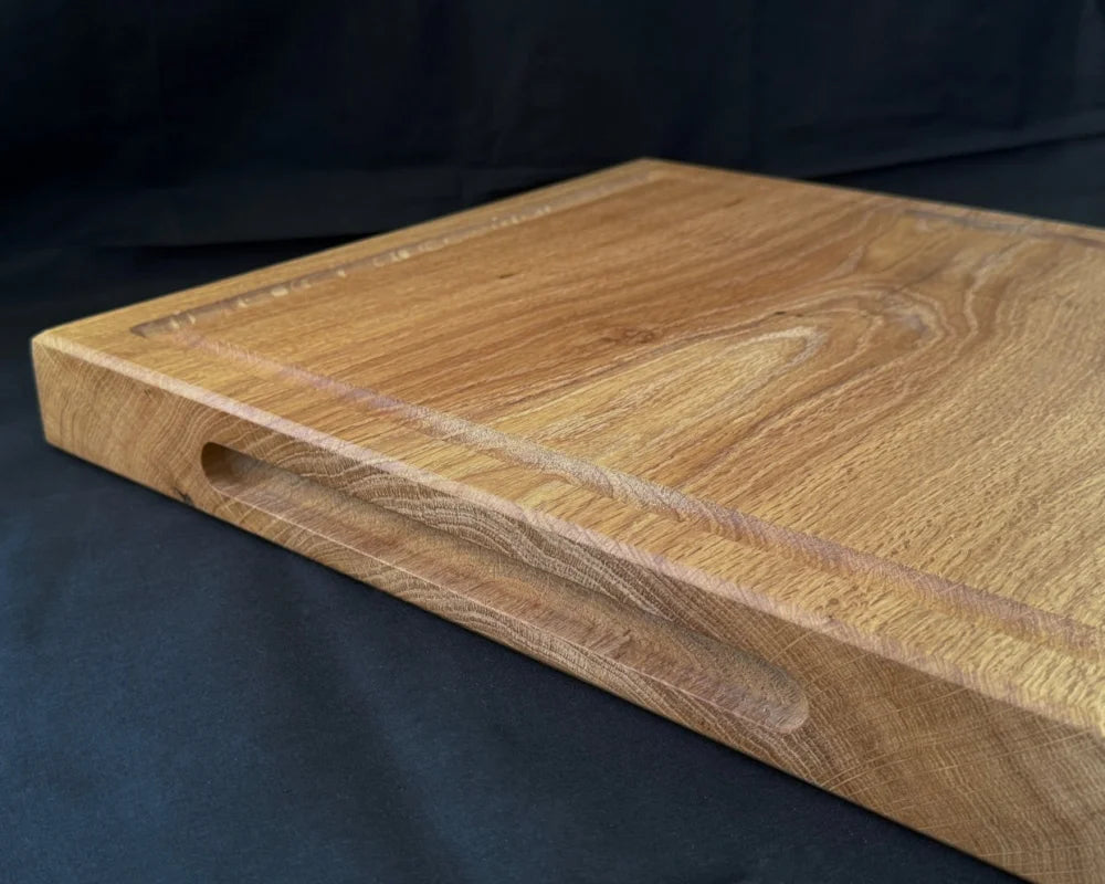 OAK SQUARE – quadratisches Eiche-Schneidebrett für Küche und BBQ | 45 × 45 × 5 cm