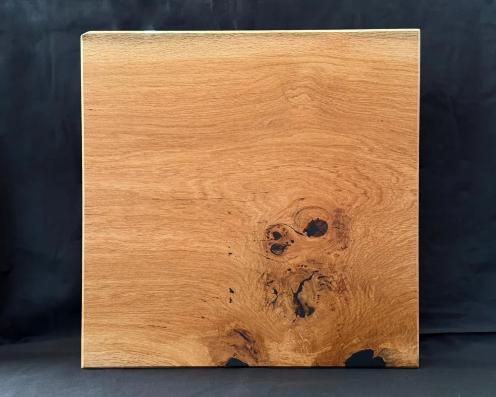 OAK SQUARE XL – großes Eiche-Schneidebrett mit lebendiger Maserung | 50 × 50 × 5 cm
