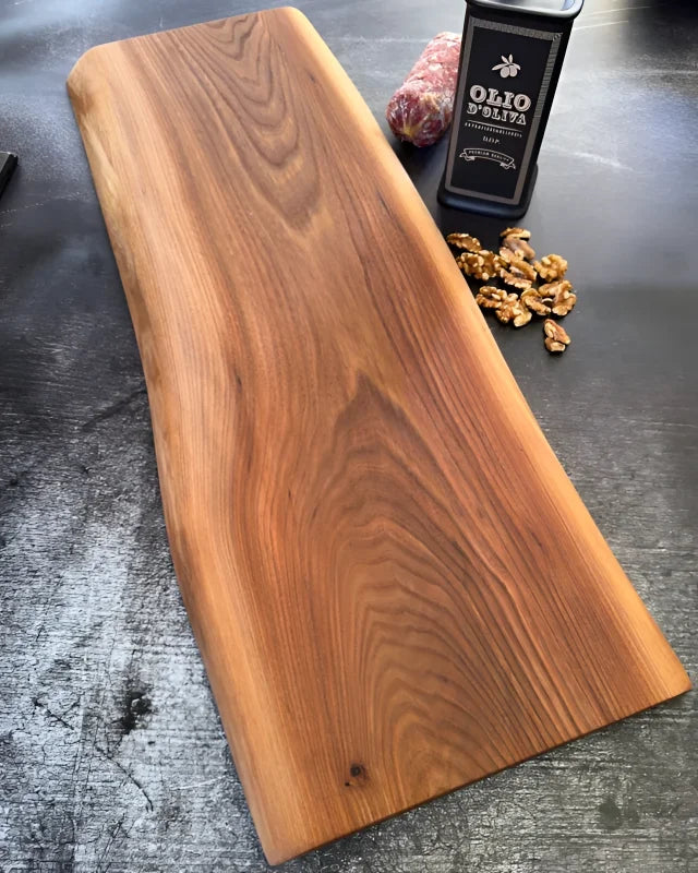Längliches Vollholz Servierbrett aus Eiche 70x26x4cm für Antipasti und stilvolle Tischpräsentation