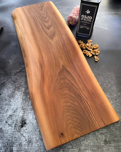 Längliches Vollholz Servierbrett aus Eiche 70x26x4cm für Antipasti und stilvolle Tischpräsentation