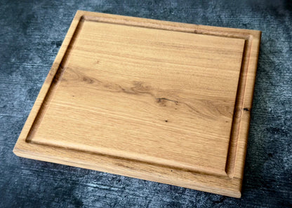 Holzbrett mit Saftrille, ideal für Steak- & Burger-Anrichtebretter