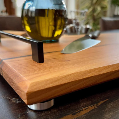 Holz Schneidebrett nach Maß mit Metallfüßen für Küche und BBQ, perfekt für die Arbeitsplatte