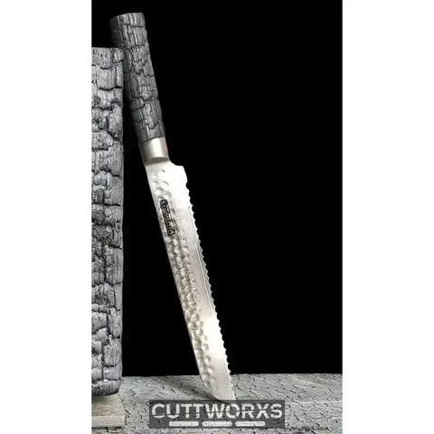 Carved white knife blade with textured patterns, perfekt für verschiedene Messerarten in der Küche.