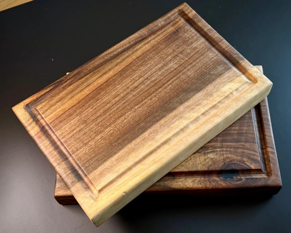 Stack von Massivholz Schneidebrettern mit Saftrillen für nussbaum Schneidebrett kaufen