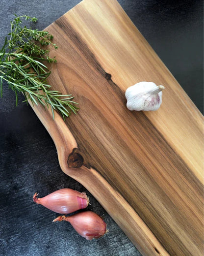 Naturform Brett aus Nussbaum als Servierbrett Buffetbrett und Schneidebrett