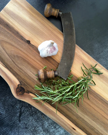 Handgeöltes Nussbaum Brett mit Astzeichnung für Esstisch Buffet und Küche
