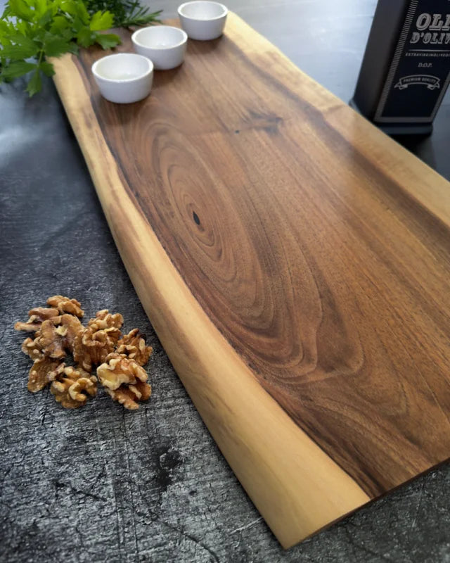 Edles Catering Board aus massivem Nussbaum für Käseplatten Aufschnitt und Buffet
