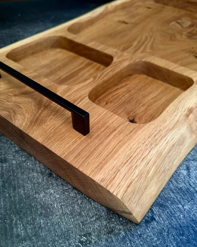 Pitmaster Board 70x40x4cm – BBQ Servierbrett aus Eiche mit 3 Servierzonen