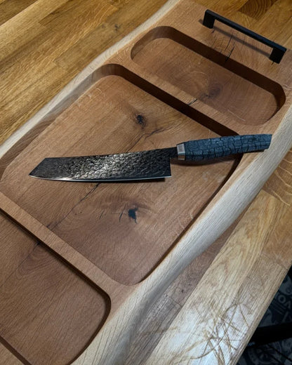 Pitmaster Board Centerpiece aus Eiche mit schwarzen Metallgriffen – BBQ Servierbrett für Tischmitte & Anrichten | 80x31x4 cm