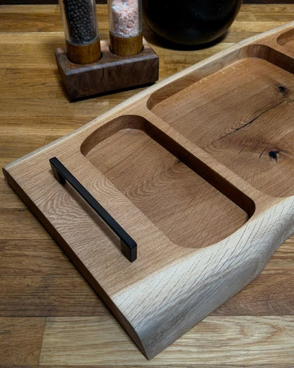 Pitmaster Board Centerpiece aus Eiche mit schwarzen Metallgriffen – BBQ Servierbrett für Tischmitte & Anrichten | 80x31x4 cm