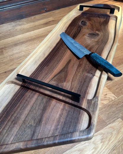 Pitmaster Board Eclipse Nussbaum 95×30×2,5 cm, Draufsicht mit 3 Design-Ausfräsungen