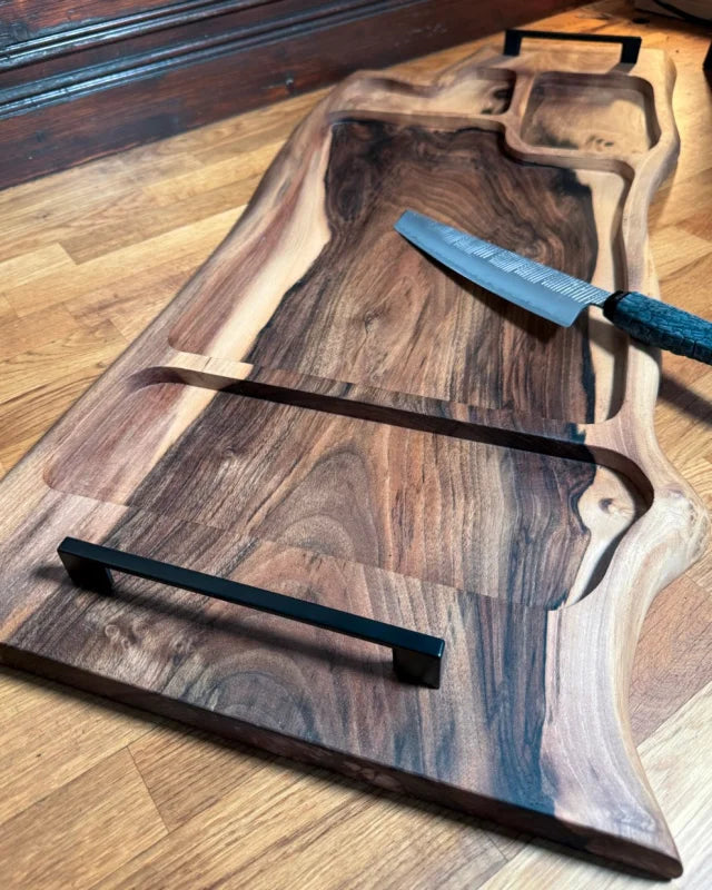 Pitmaster Board Gallery – Nussbaum | 85×36×2,5 cm | mit Metallgriffen