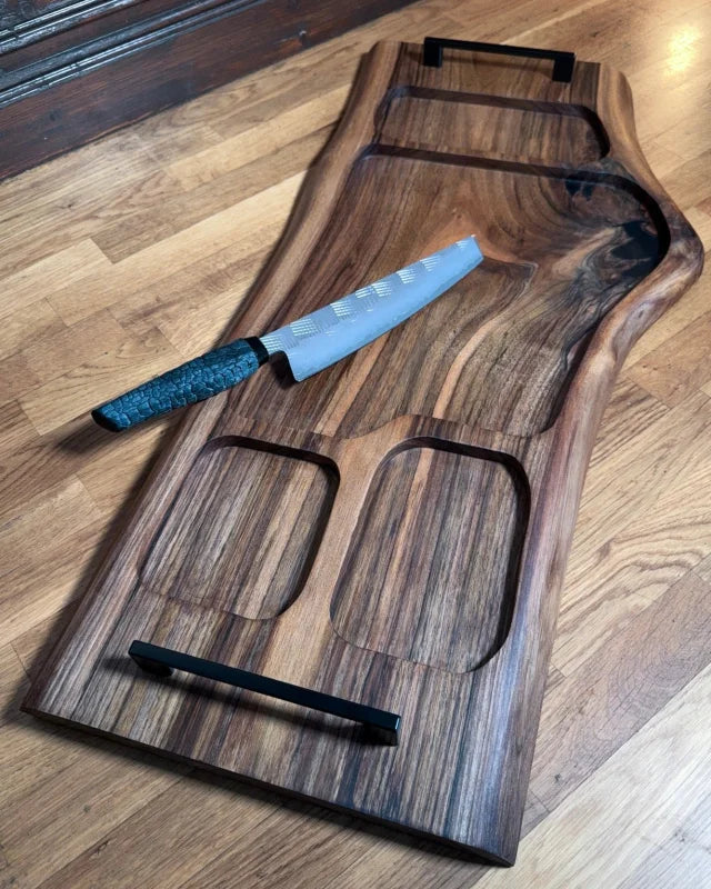 Pitmaster Board Obsidian – Nussbaum | 73×30×2,5 cm | mit Schwarzgriffen