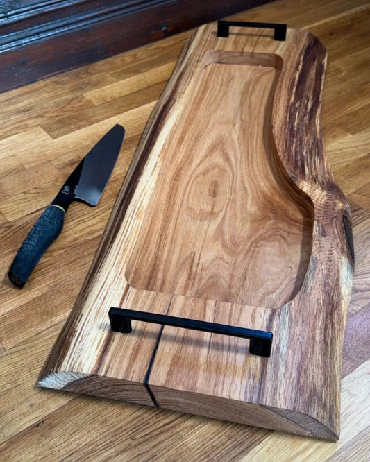 Servierbrett aus massiver Eiche mit fließender Ausfräsung – Pitmaster Flow von wood & more