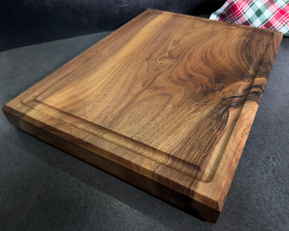 Nussbaum Schneidebrett 40x30x4 cm – Kantenprofil mit Saftrille