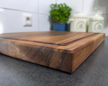 4 cm starke Seitenkante – Nussbaum Schneidebrett 50x40x4 cm CHEFBRETT L