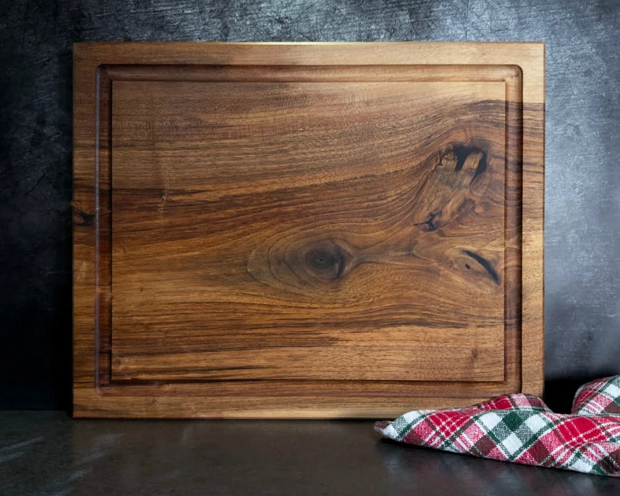Nussbaum Schneidebrett 50x40 cm – großes Küchenbrett mit ruhiger Holzoptik