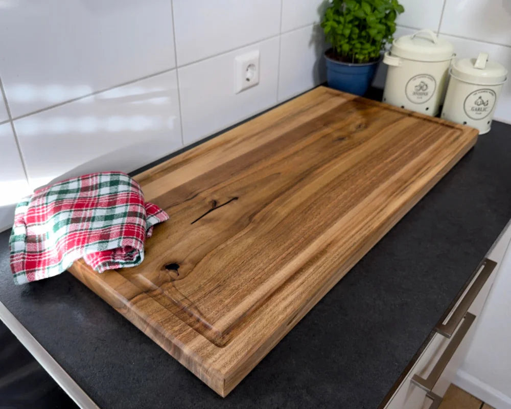 Nussbaum Schneidebrett 80x40x3,8 cm mit Saftrille – CHEFBRETT XXXL TitanBlock Gesamtansicht