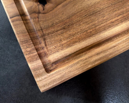 Eckdetail mit Saftrille – Nussbaum Vollholz Schneidebrett 80x40x3,8 cm CHEFBRETT XXXL TitanBlock