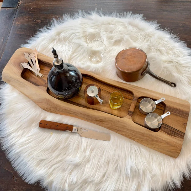 Holzservierbrett mit Ausfräsungen, perfekt für Barware und Cocktails. Snack Shack kaufen!