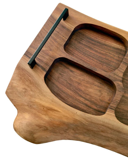 Servierbrett aus Nussbaum Holz mit Griffen – Produktansicht von oben