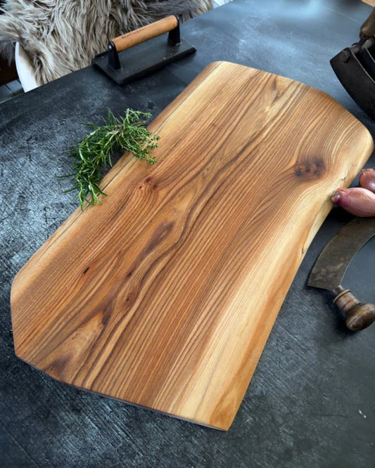 Großes Ulme BBQ Board aus massivem Vollholz mit warmer Holzmaserung