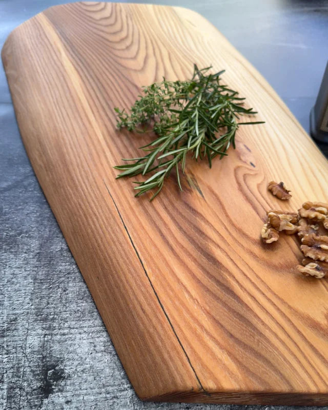 Naturgeformtes Ulme Servierbrett für Antipasti, Käse, Tapas und Brotzeit
