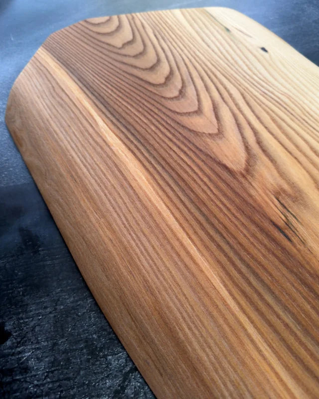 Massives Ulme Brett 70x28cm als warme Servierplanke für Käse, Brotzeit und Tapas