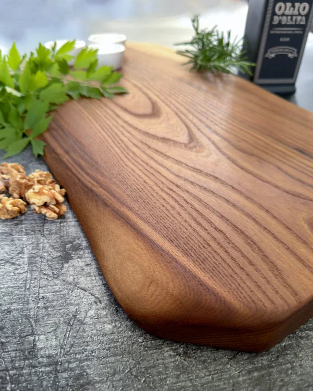 Massives Catering Board aus Ulmenholz für Antipasti Käse und BBQ