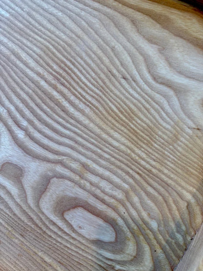 Holz Servierbrett mit einzigartiger Holzmaserung für BBQ und Buffets, kompaktes Design
