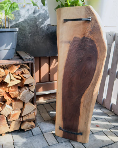 CaterBoard Nussbaum 80x24-30x2,5cm – Massivholz Servierbrett handgefertigt für BBQ & Küche