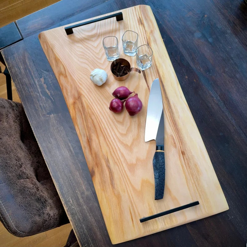Holz Schneidebrett mit eleganten schwarzen Griffen für Küche und Servieren