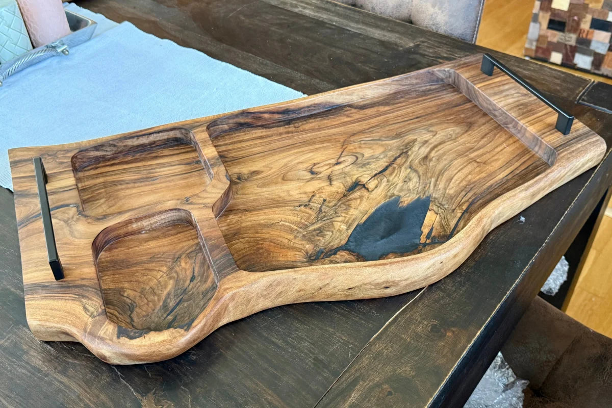 Holz Servierbrett mit Fächern aus Walnuss und schwarzen Griffen für BBQ und Küche
