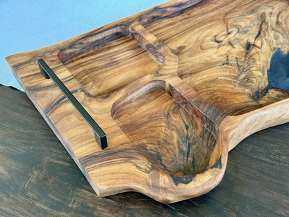 Holz Servierbrett aus Walnuss mit Griff für BBQ und Küche, 70 x 30–40 x 4 cm