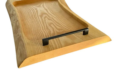 Natural wood slab with black metal handle for UNIKAT servierbrett holz xxl action