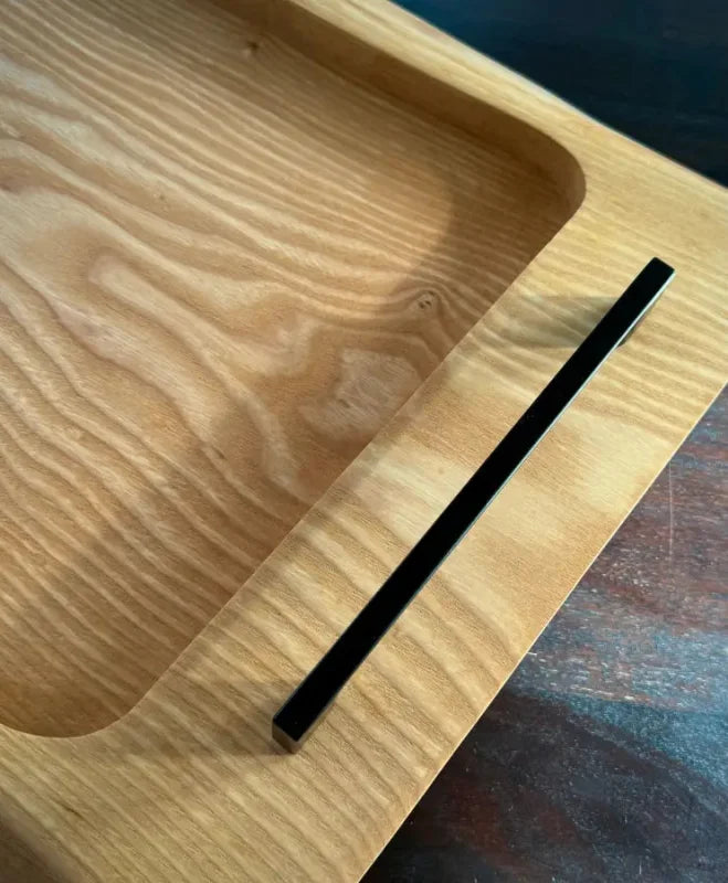Holz Servierbrett mit dunklem Akzent für Grill und Küche, perfekt für XXL Action