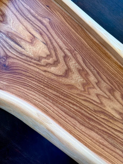 Holz Servierbrett groß mit natürlichem Maserungsmuster für BBQ und Gastro Spaß