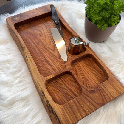 Holzbrett für Tapas und Snacks mit Fächern und Messerhalter von UNIKAT kaufen
