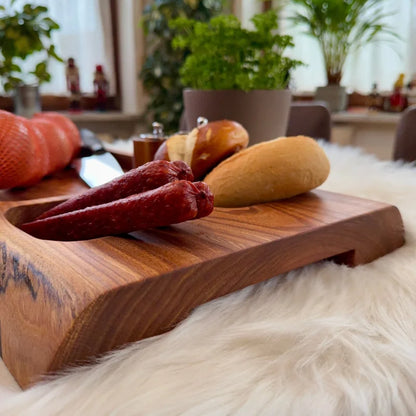 Hochwertiges Servierbrett Holz mit lebendigem Rand für Snacks und Tapas kaufen
